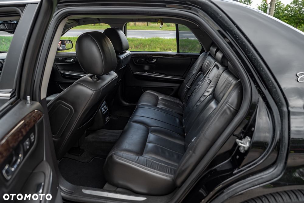 Cadillac DTS - 20