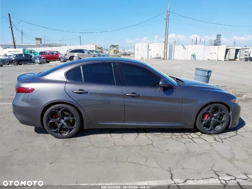 Alfa Romeo Giulia - 5