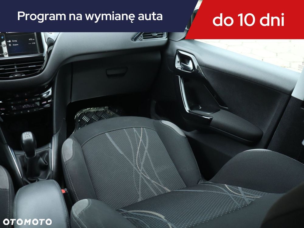 Peugeot 208 - 10