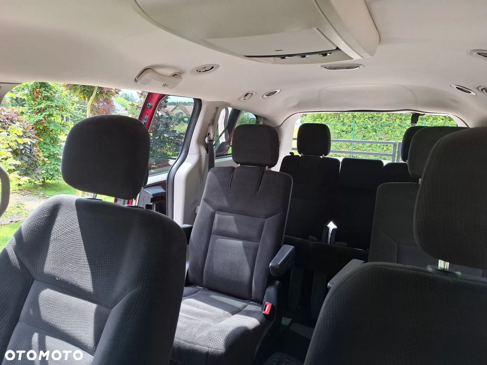 Dodge Grand Caravan - 9