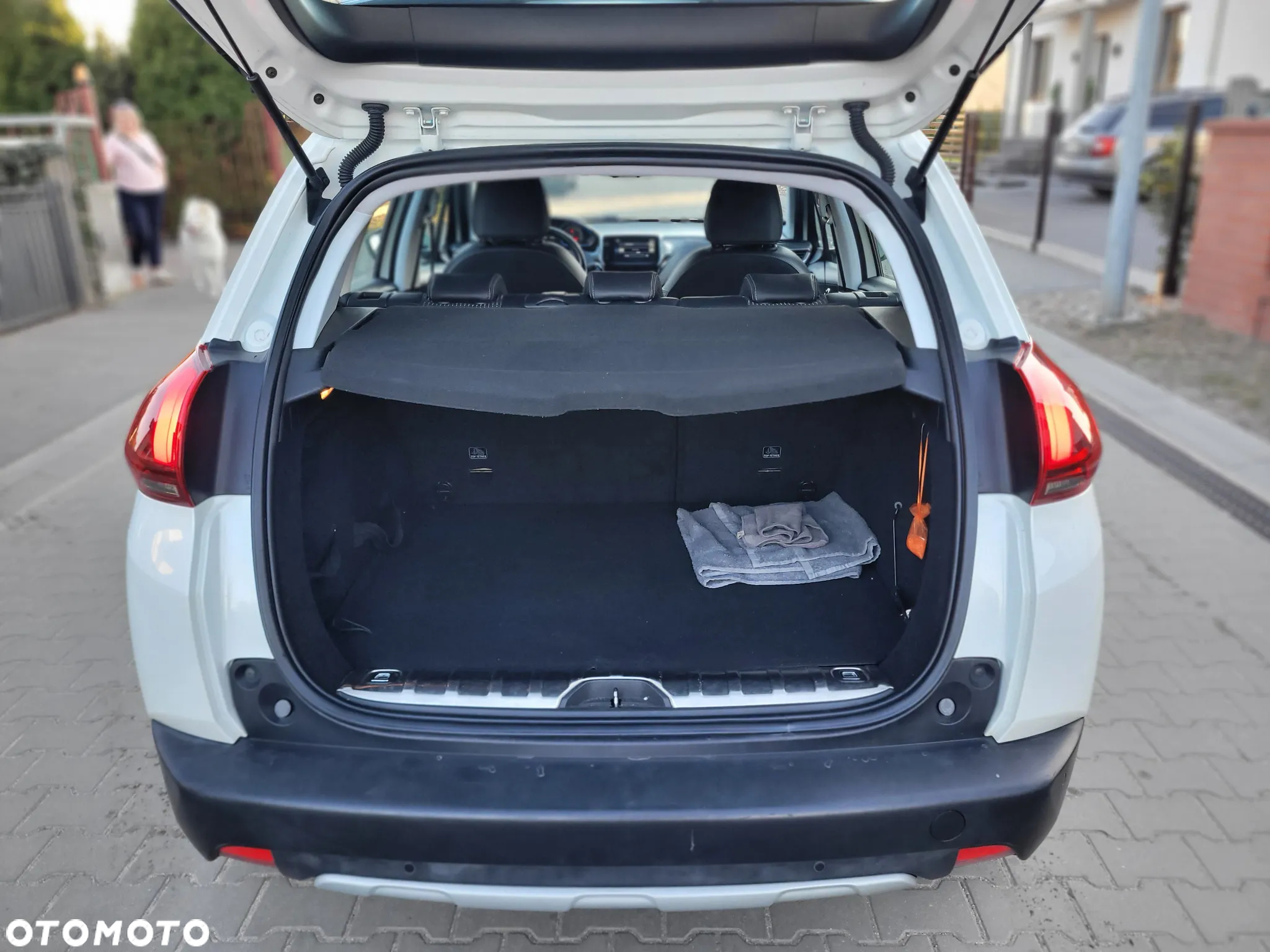 Peugeot 2008 1.2 Pure Tech Allure S&S - 9