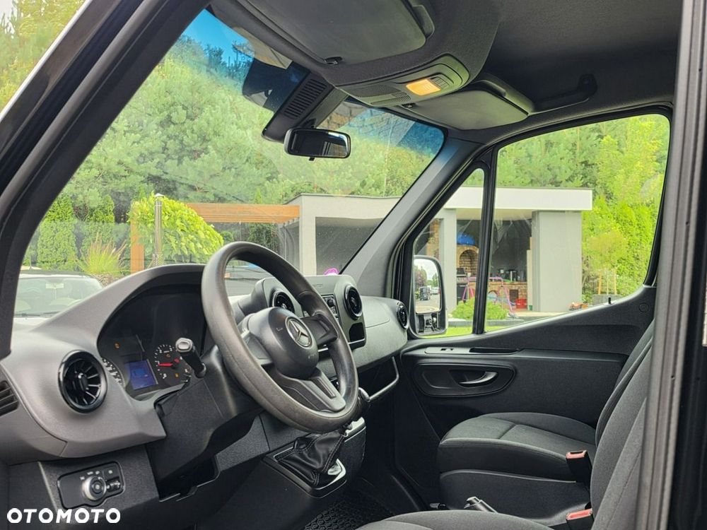 Mercedes-Benz Sprinter - 13