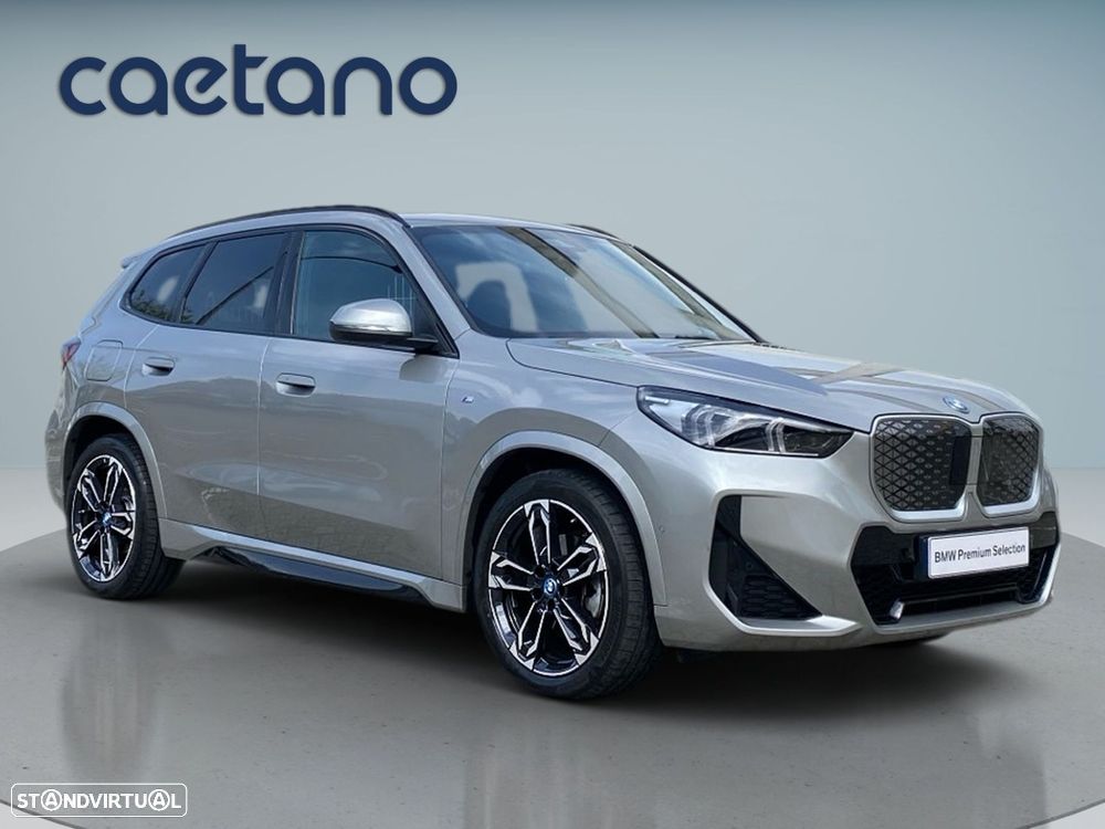 BMW iX1 eDrive20 Pack Desportivo M - 23