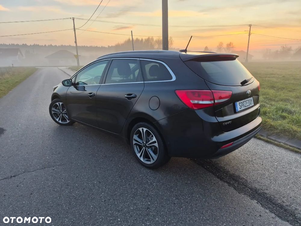 Kia Ceed 1.6 CRDi 136 ISG Platinum Edition - 12