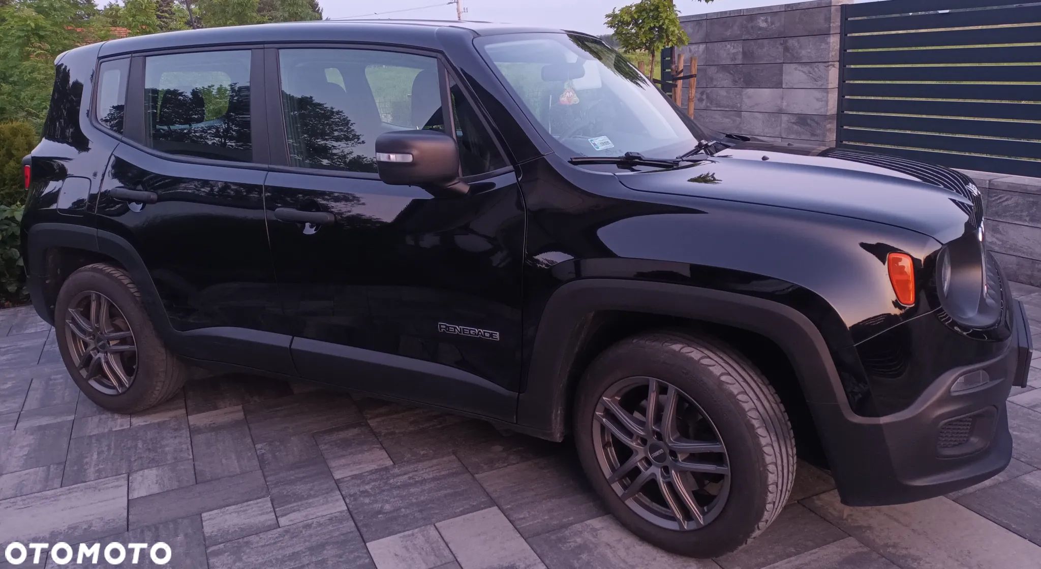 Jeep Renegade 1.6 E-TorQ Sport FWD - 1