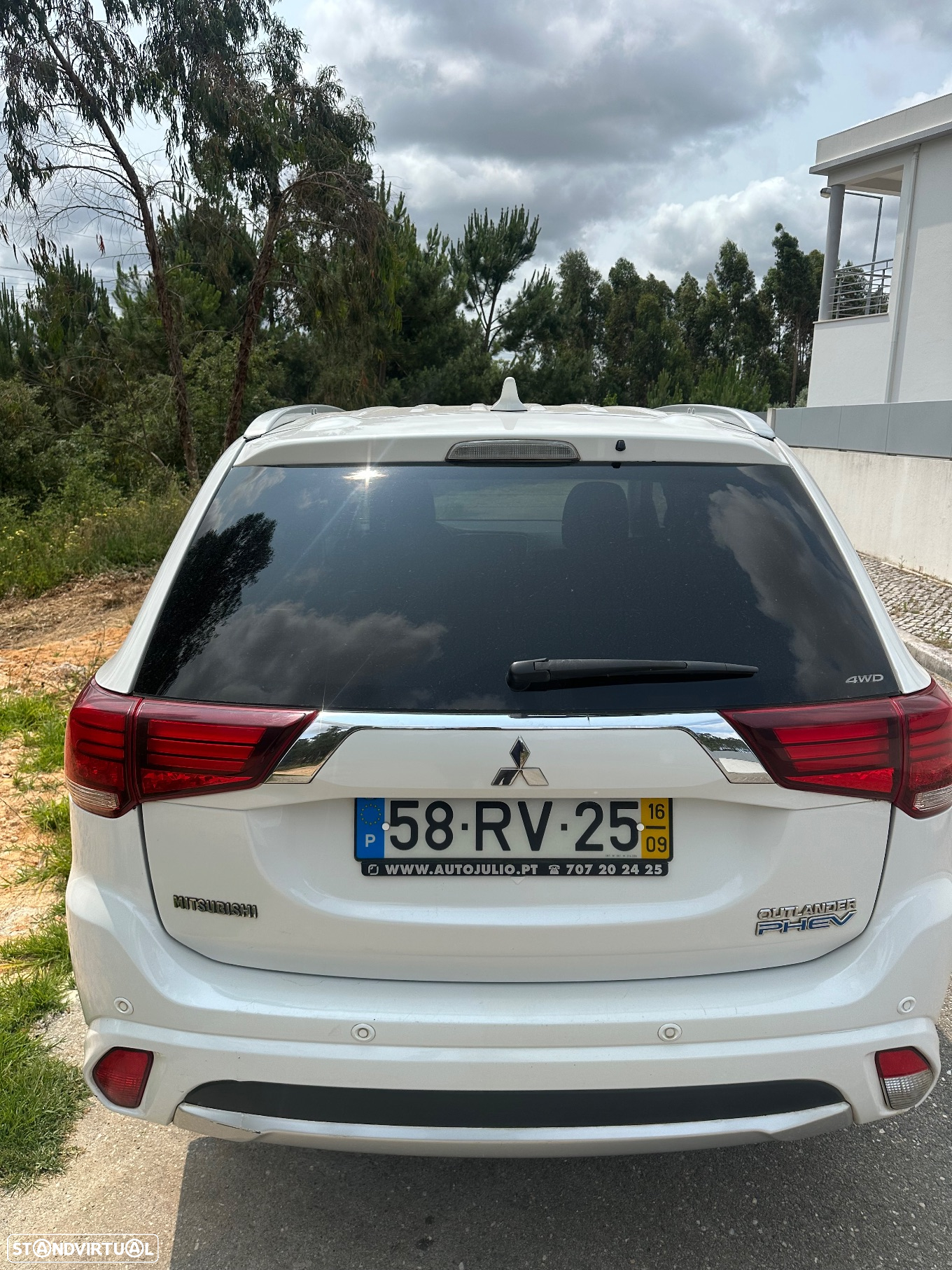 Mitsubishi Outlander 2.0 MIVEC Instyle Navi+ - 3