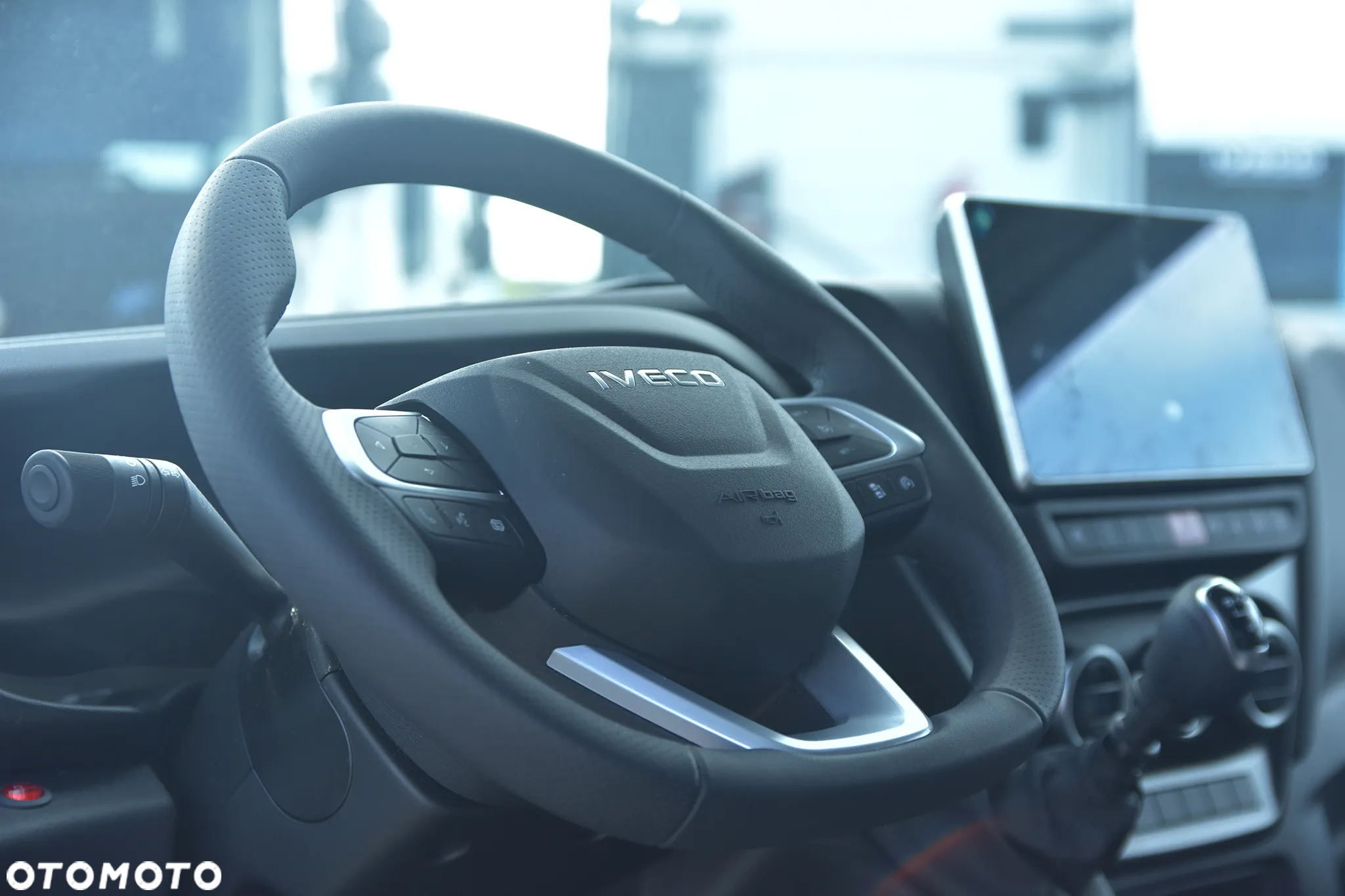 Iveco Daily zabudowa 10EP międzynarodowa kabina sypialna - 12