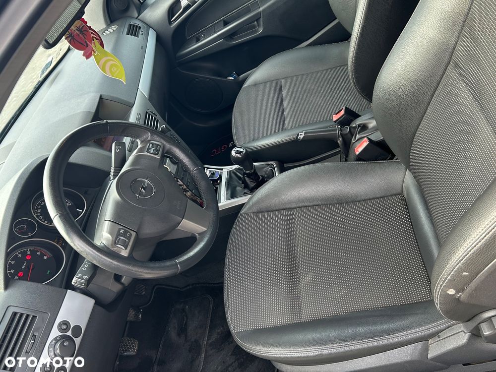 Opel Astra 2.0 T Cosmo - 25