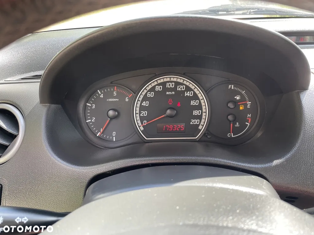 Suzuki Swift 1.3 DDiS 16v GLX - 13