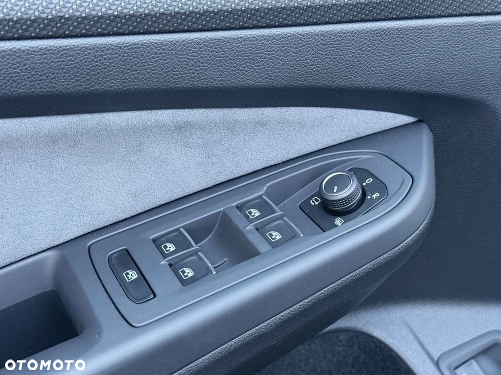 Volkswagen Golf 1.5 eTSI mHEV R-Line DSG - 20