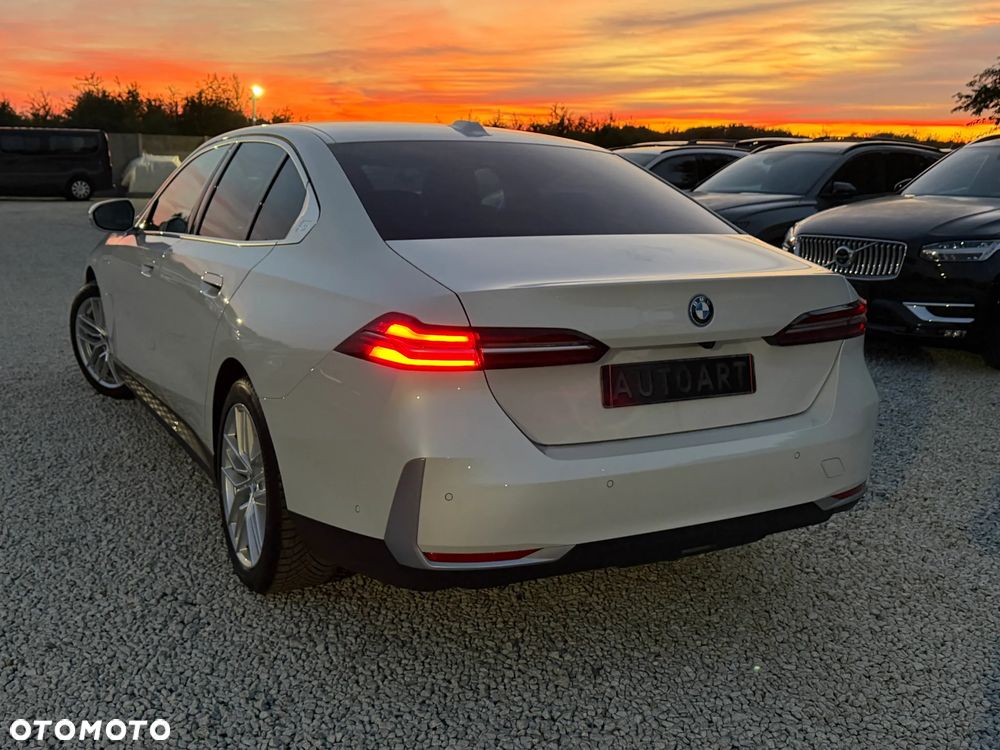BMW Seria 5 530e xDrive - 14