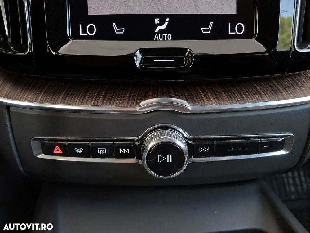 VOLVO XC60 2021 — imagine 48