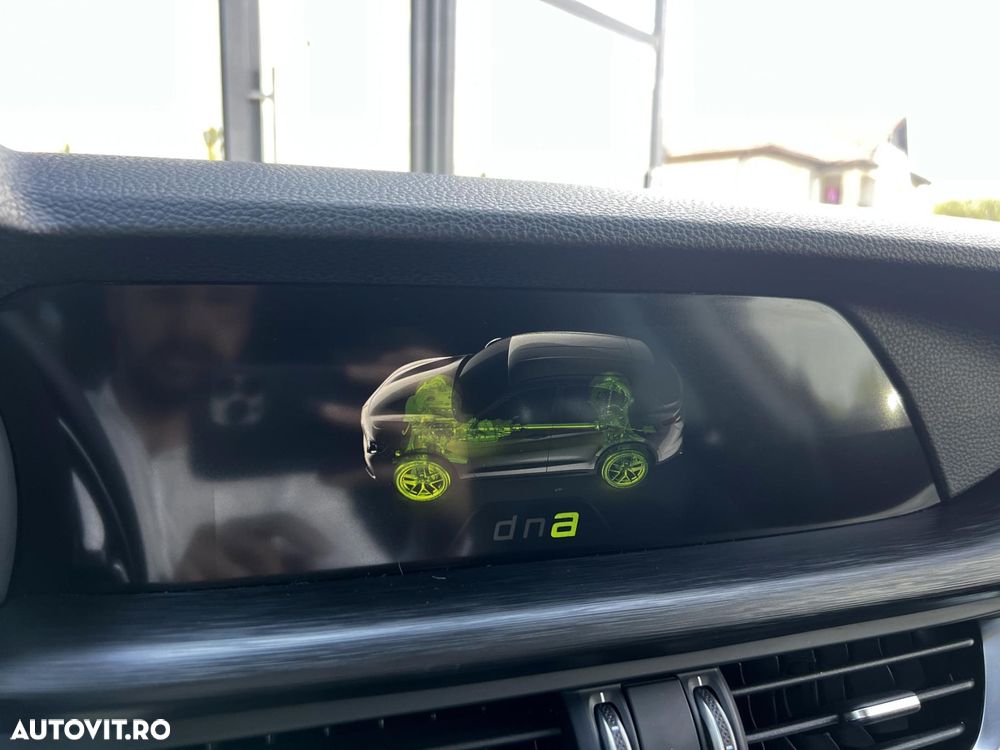 Alfa Romeo Stelvio - 30