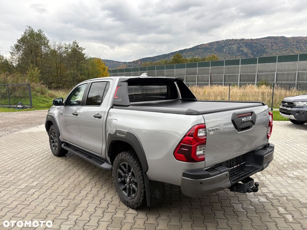 Toyota Hilux 2.8 D-4D Double Cab SR5 4x4 - 5