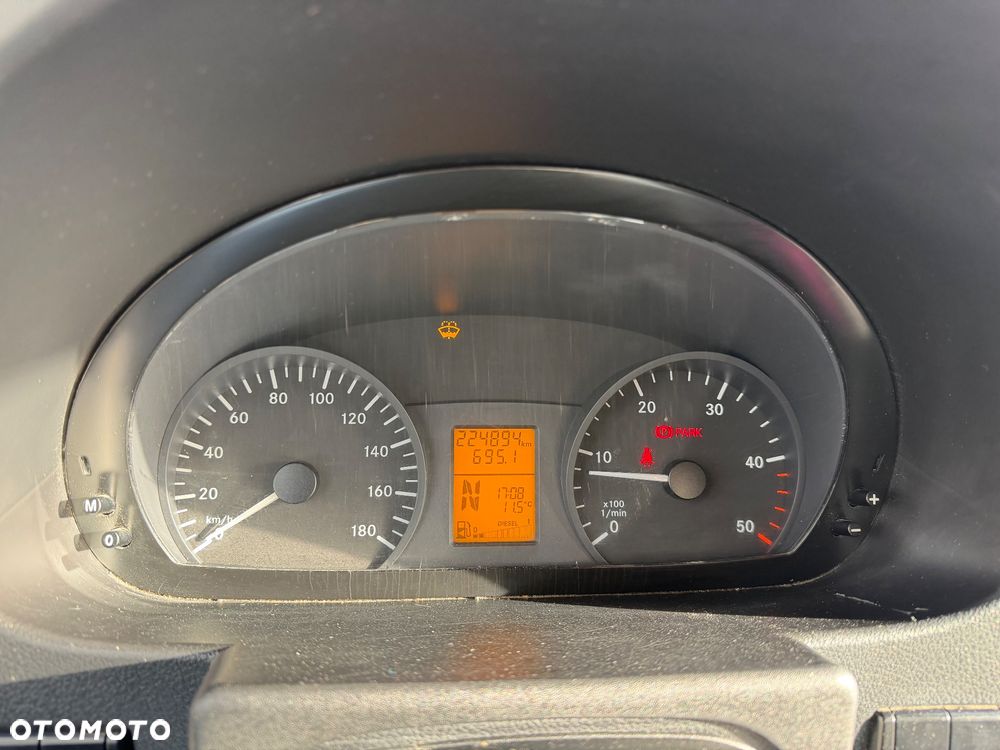 Mercedes-Benz Sprinter - 21