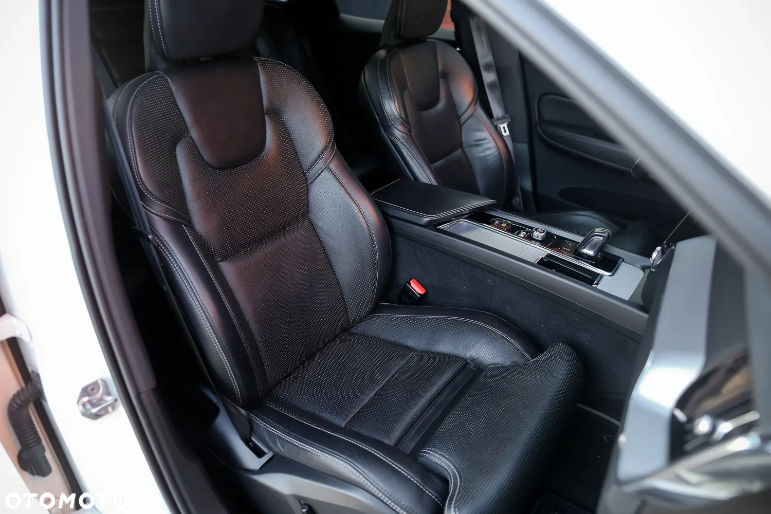 Volvo XC 60 D5 AWD Geartronic RDesign - 28