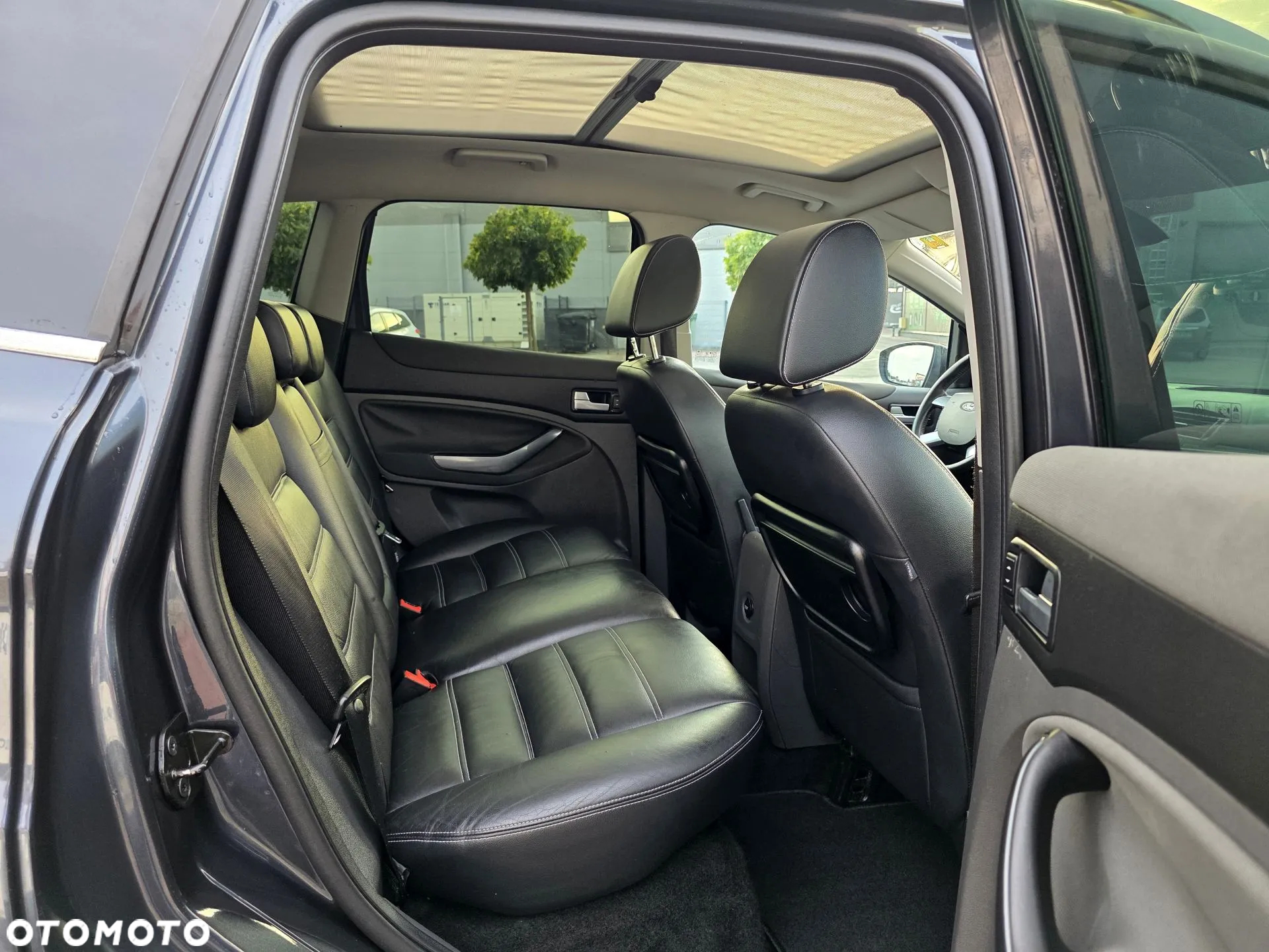 Ford Kuga 2.0 TDCi 2x4 Titanium - 14