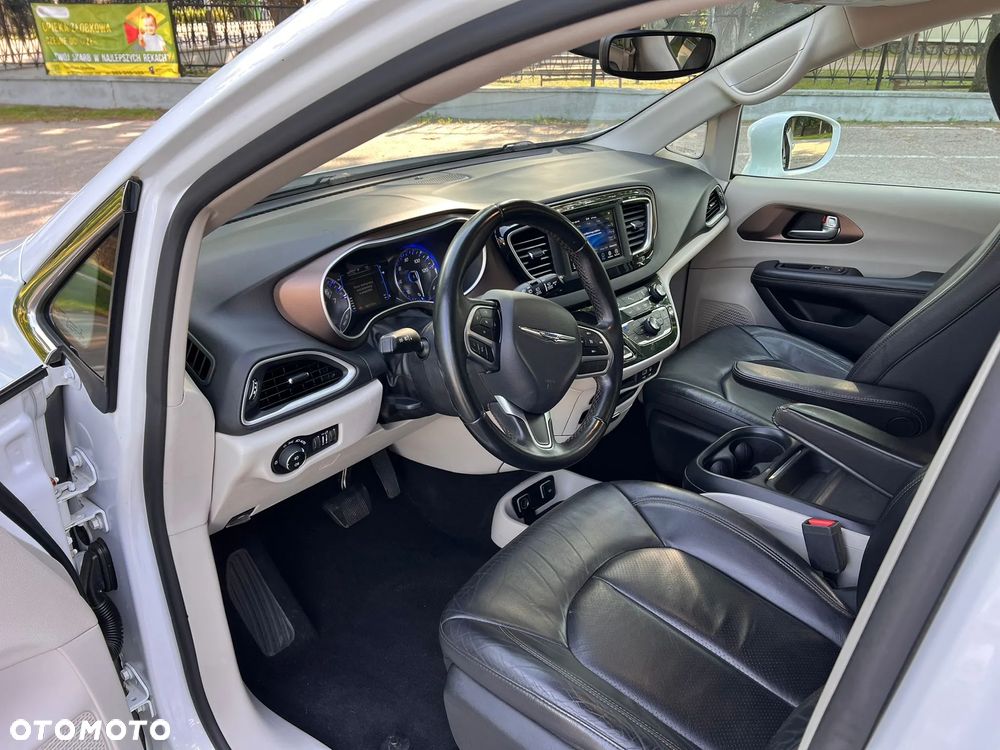 Chrysler Pacifica - 9