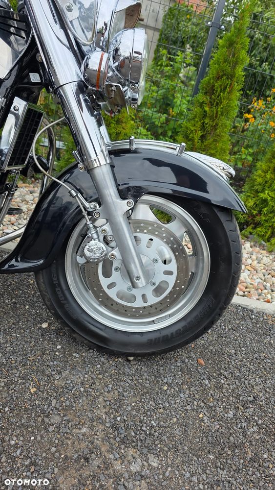 Suzuki Intruder - 6