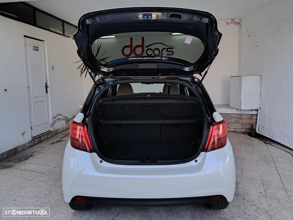 Toyota Yaris 1.5 HSD Comfort +P.Style+P.Techno — fotografia 27