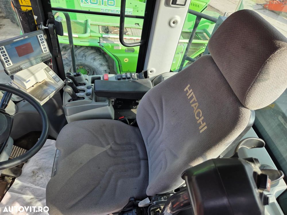 Hitachi Cupa 5mc, 28tone, ANVELOPE NOI, VIRARE prin JOYSTICk, Gresare automata, Inaltiime basculare cupa 4,3m, Lama noua la cupa, produs in JAPONIA, camera luat vederi spate, posibilitate leasing, motor 282 CP, STARE BUNA, PROMOTIE 86.900 EUR+tva - 2