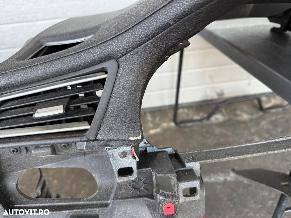 Planșă bord BMW Seria 7 F01 / F02 (cu HUD) - Volan pe stânga LHD Cu un defect - 6