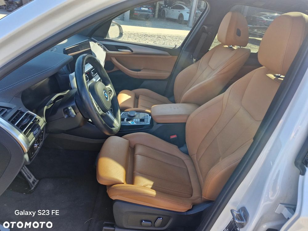 BMW iX3 - 11