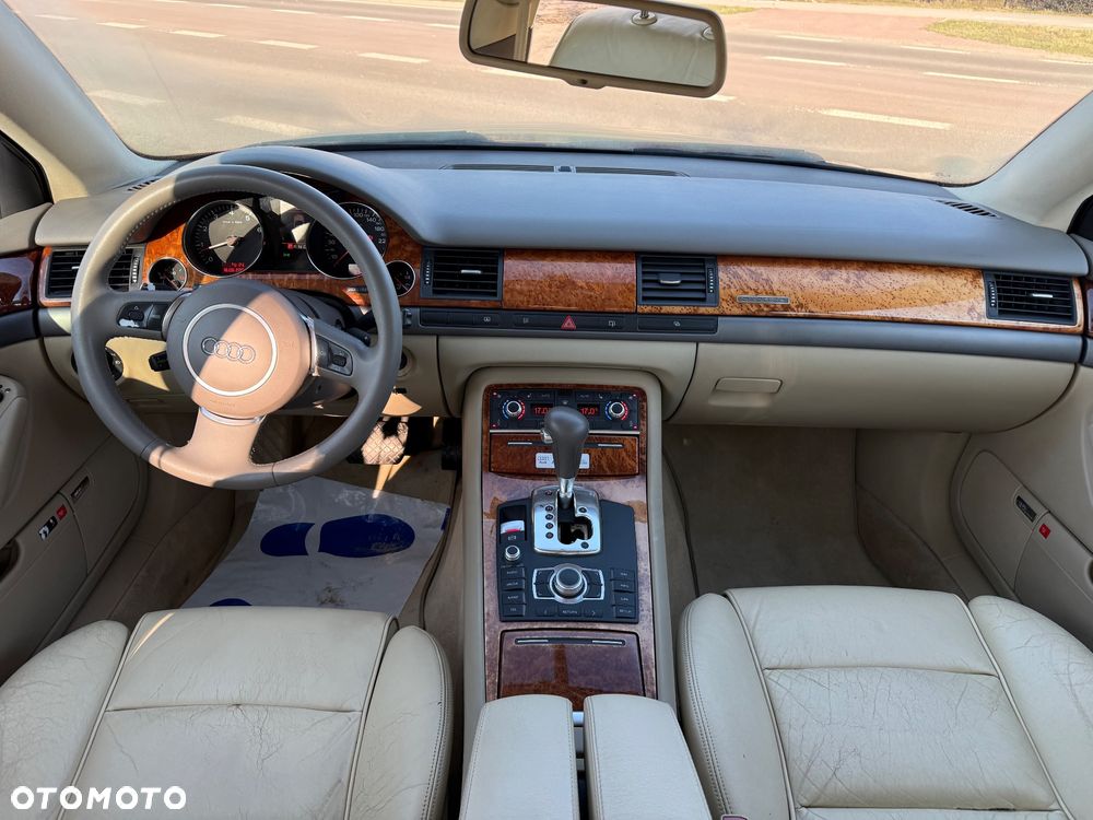 Audi A8 4.2 Quattro - 12