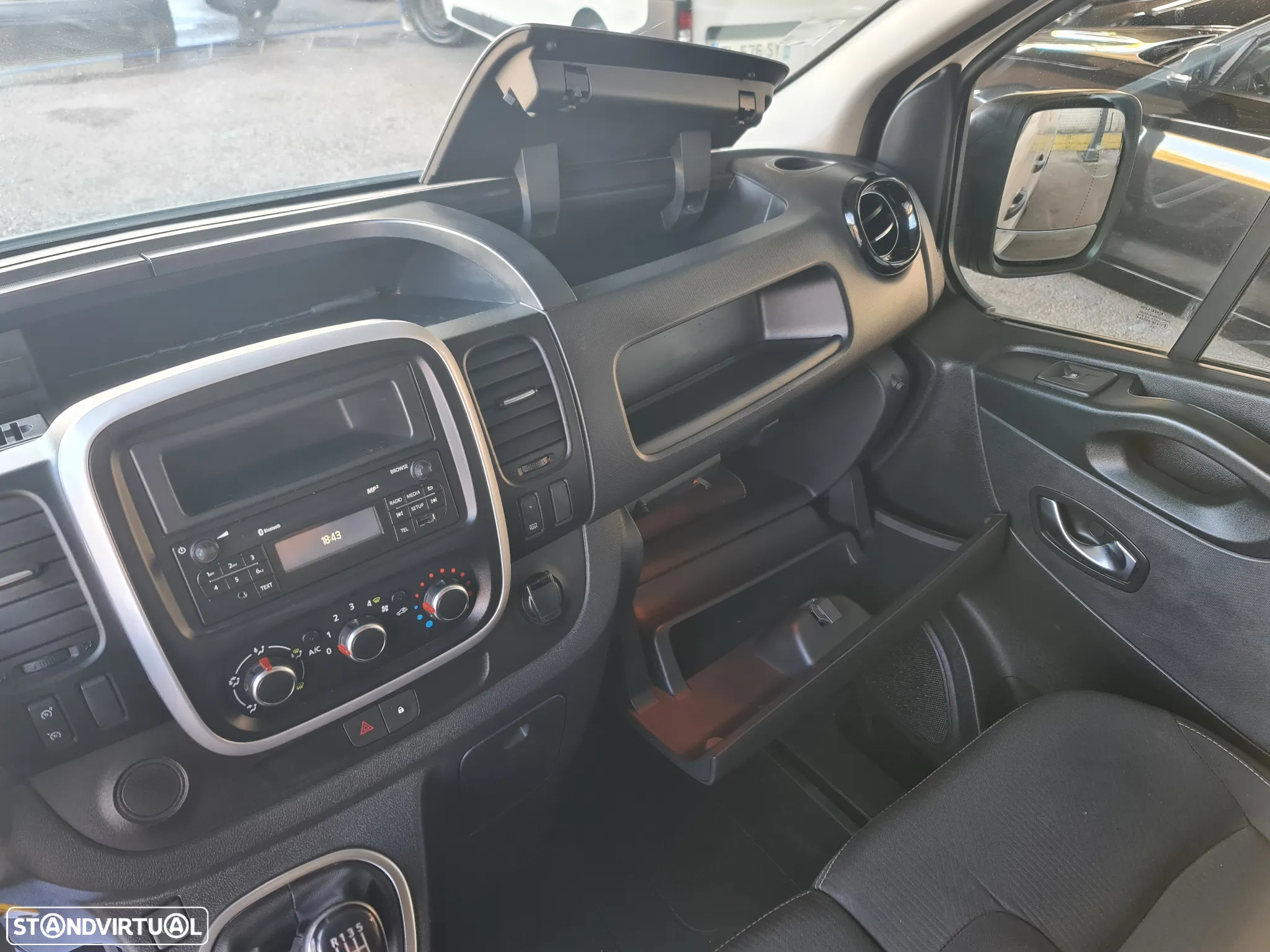 Renault TRAFIC 2.0 Dci 120CV * 6 Lug /Bluetooth/ AC/ IVA DEDUTÍVEL * - 28