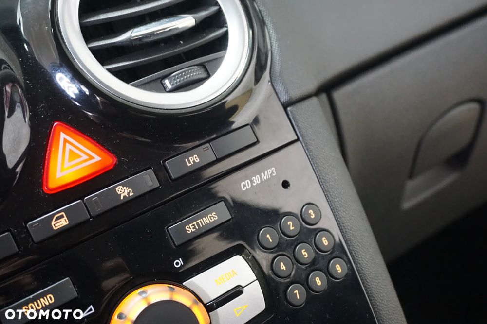 Opel Corsa 1.2 16V Enjoy - 31