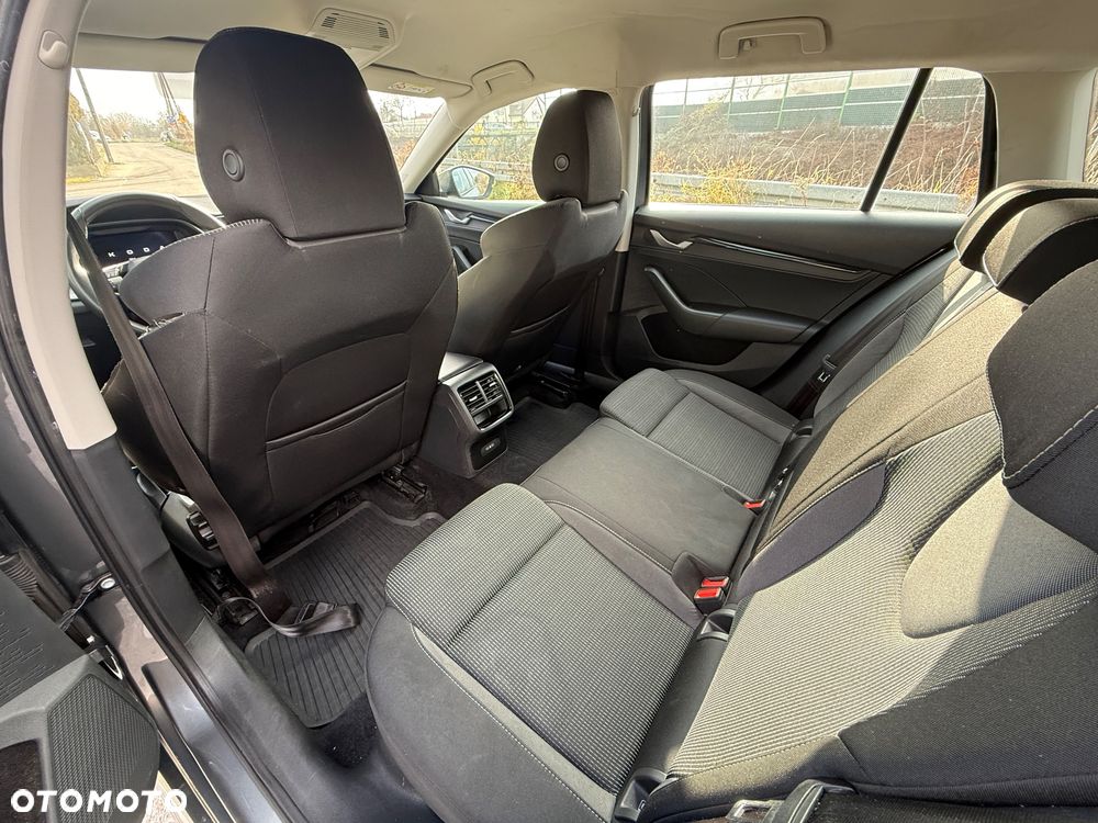 Skoda Octavia 1.5 TSI mHEV DSG Selection - 6