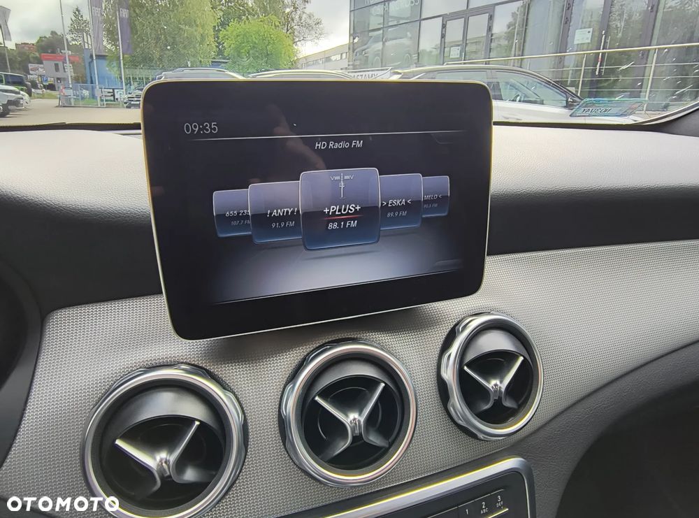 Mercedes-Benz GLA 250 4Matic 7G-DCT - 18