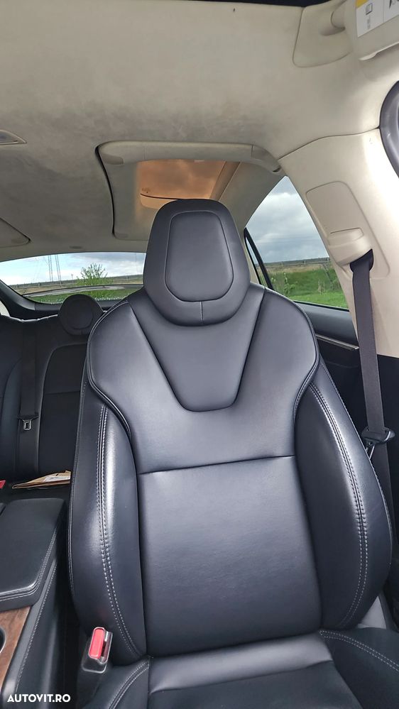 Tesla Model X - 17