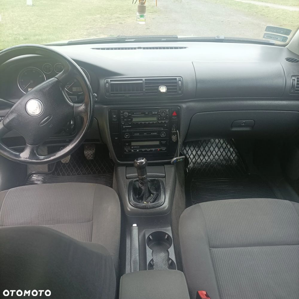 Volkswagen Passat 1.9 TDI Basis - 5