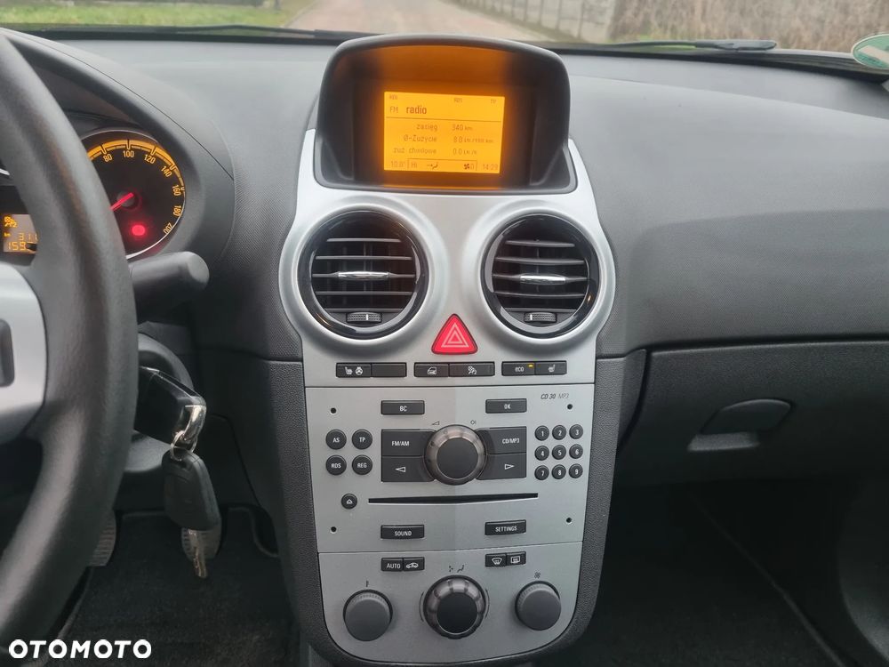 Opel Corsa 1.4 16V Cosmo - 25