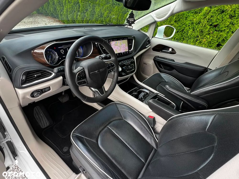Chrysler Pacifica - 10