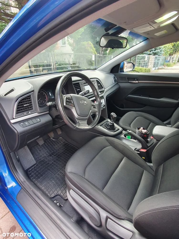 Hyundai Elantra 1.6 Comfort - 4