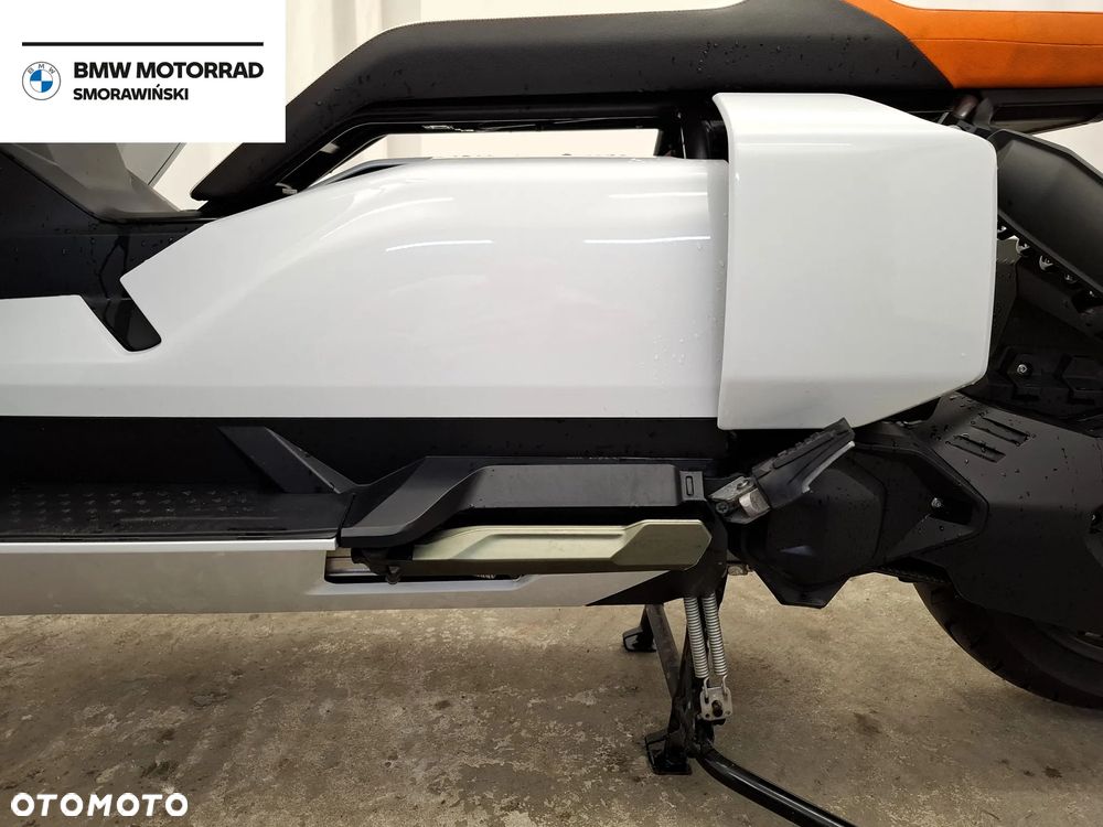 BMW CE 04 - 19