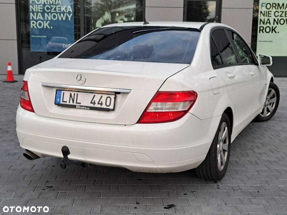 Mercedes-Benz Klasa C 180 BlueEFFICIENCY 7G-TRONIC - 11