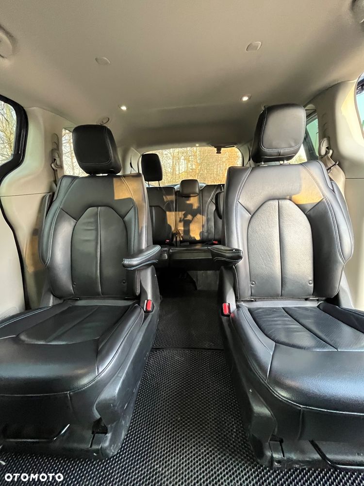 Chrysler Pacifica - 8