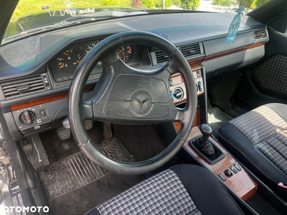 Mercedes-Benz W124 (1984-1993) - 13