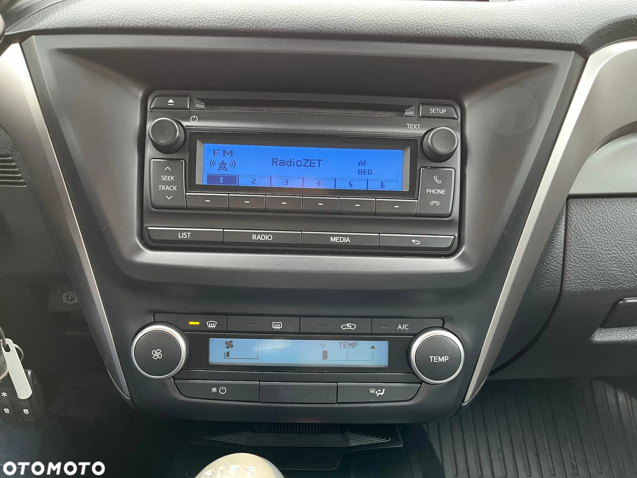 Toyota Avensis 1.8 Active - 12