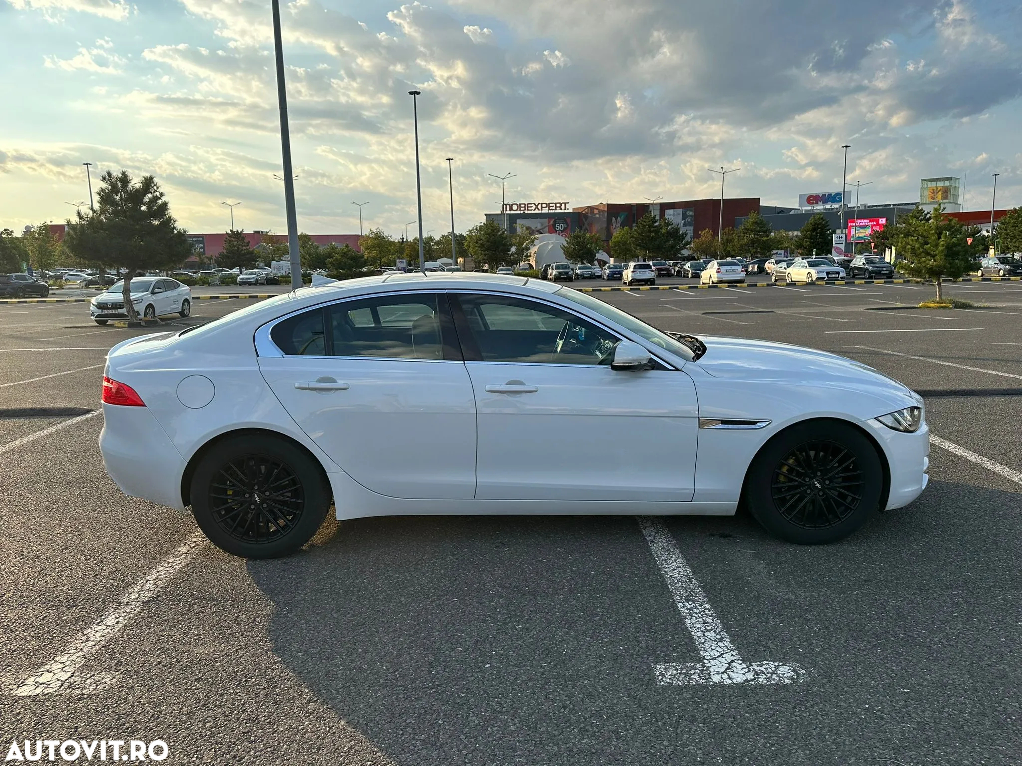 Jaguar XE 2.0 Portfolio - 5