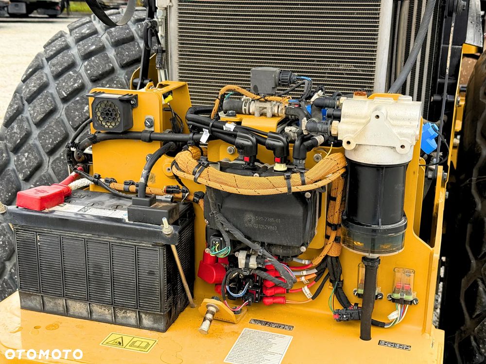 Caterpillar WALEC WIBRACYJNY / CS12GC / KLIMATYZACJA / CAT - 20