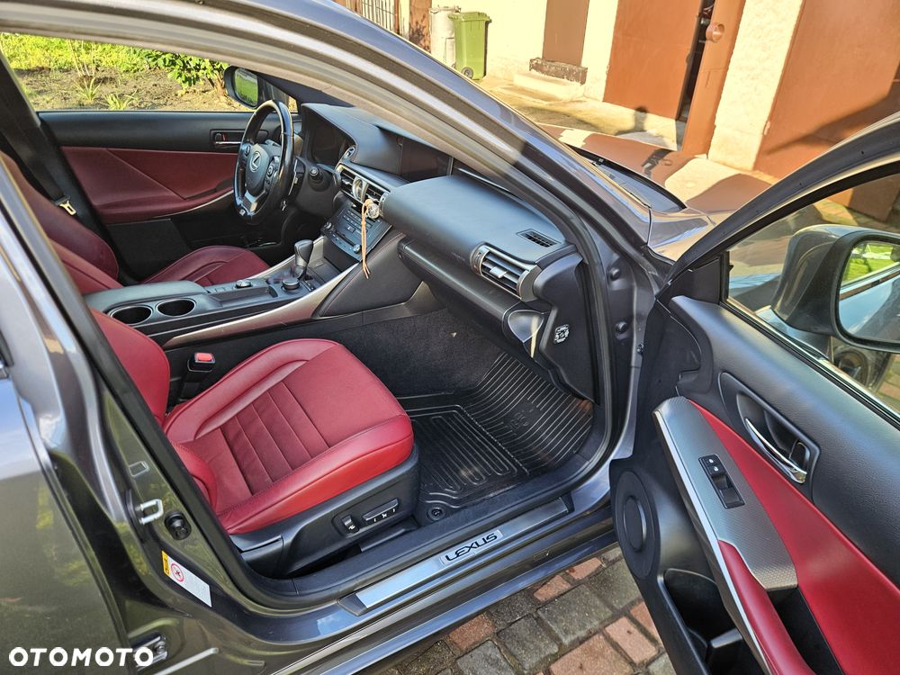 Lexus IS F Sport - 12