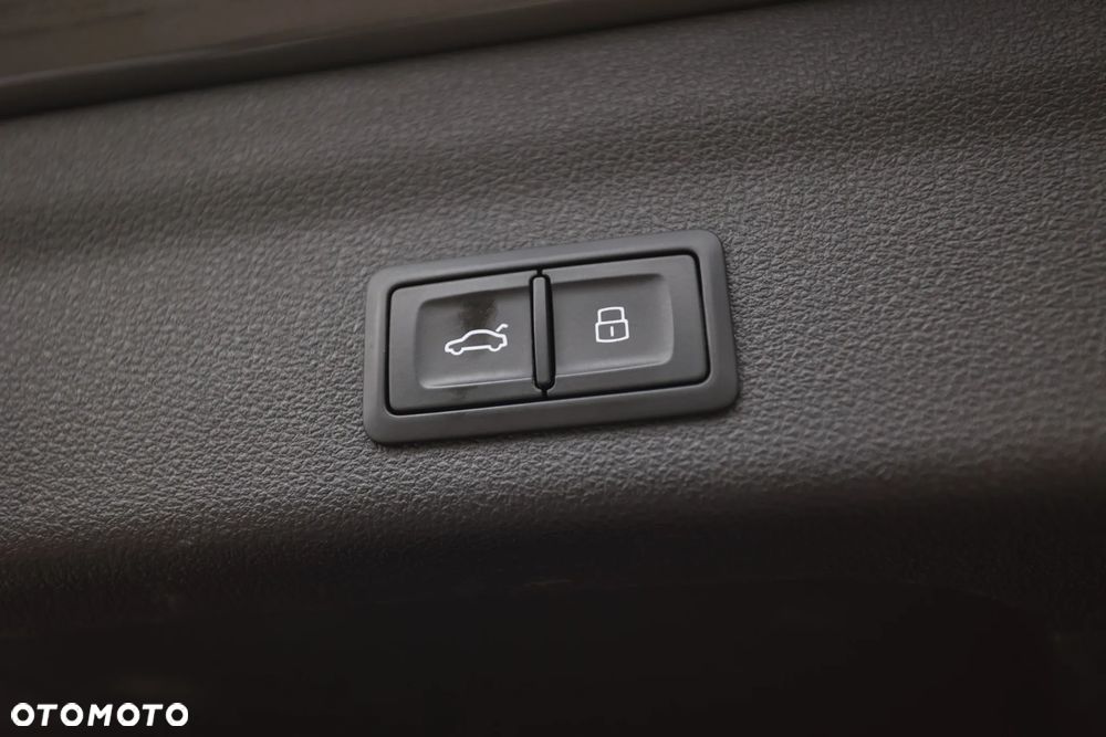 Audi A6 Avant 40 TDI quattro S tronic S line - 29