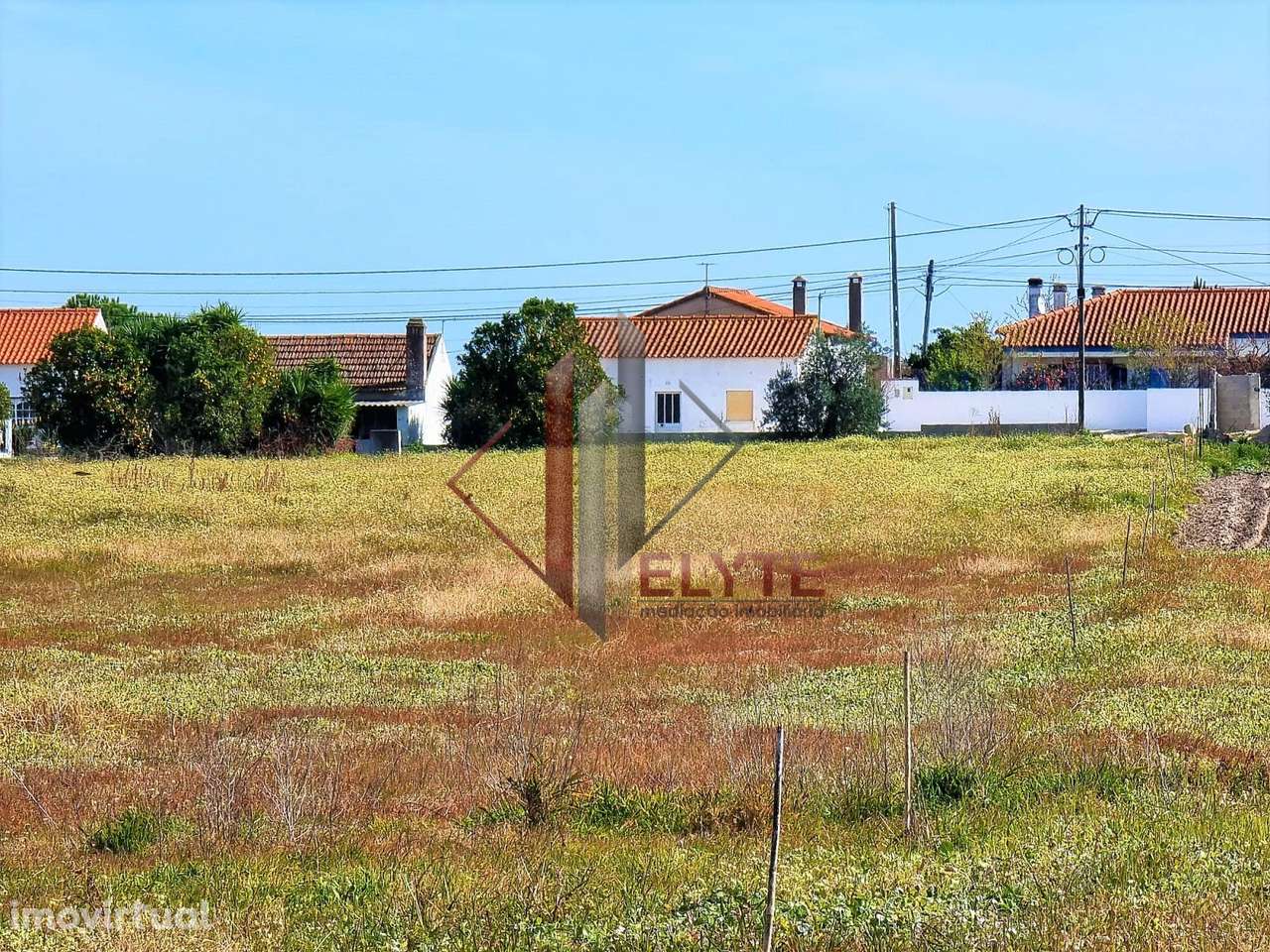 Terreno com moradia em ruinas - Grande imagem: 2/9