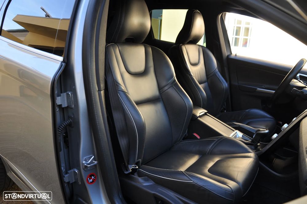 Volvo XC 60 2.0 D4 R-Design Summum Geartronic - 29