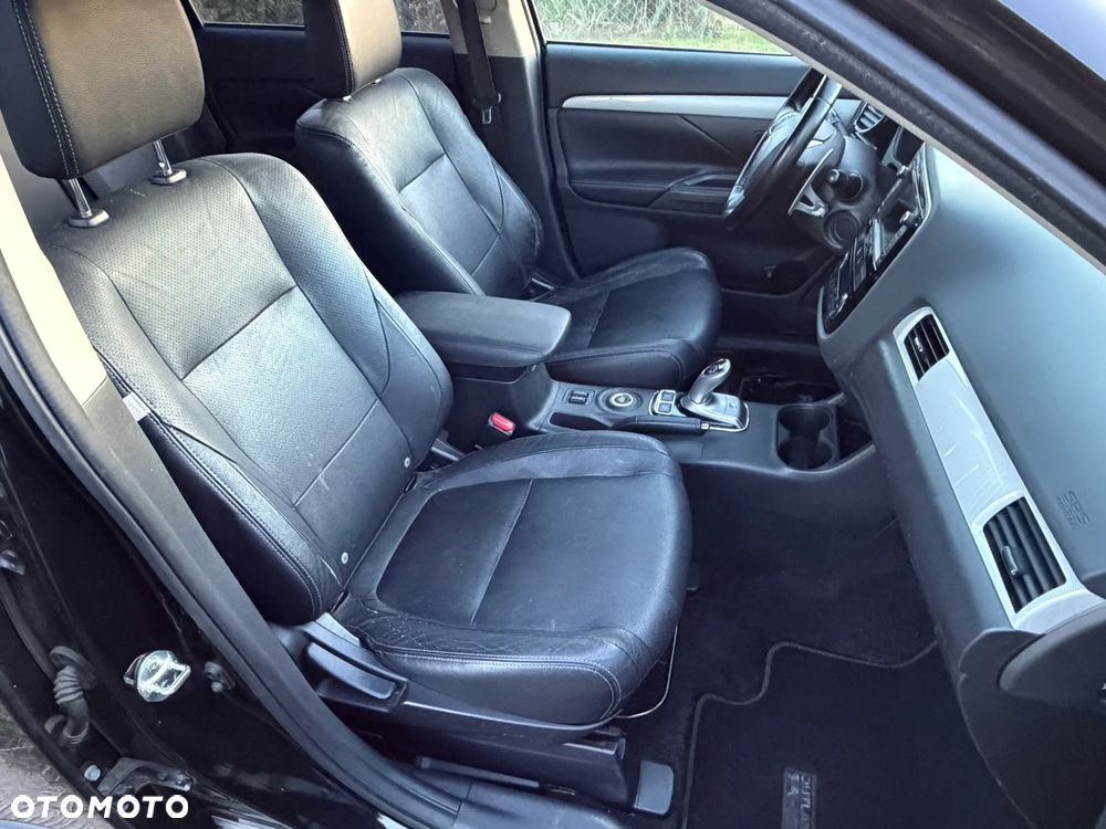 Mitsubishi Outlander Intense + - 23
