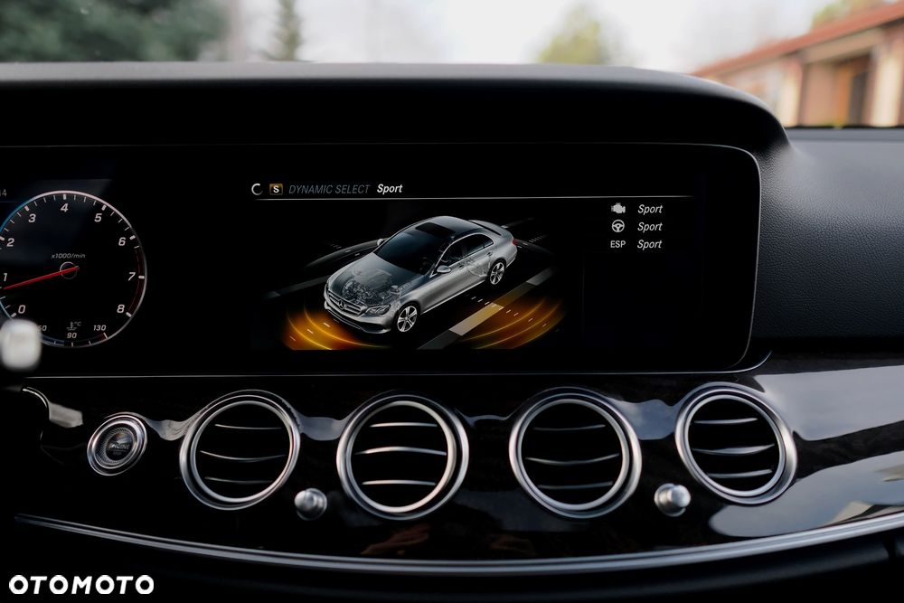 Mercedes-Benz Klasa E 300 9G-TRONIC - 32